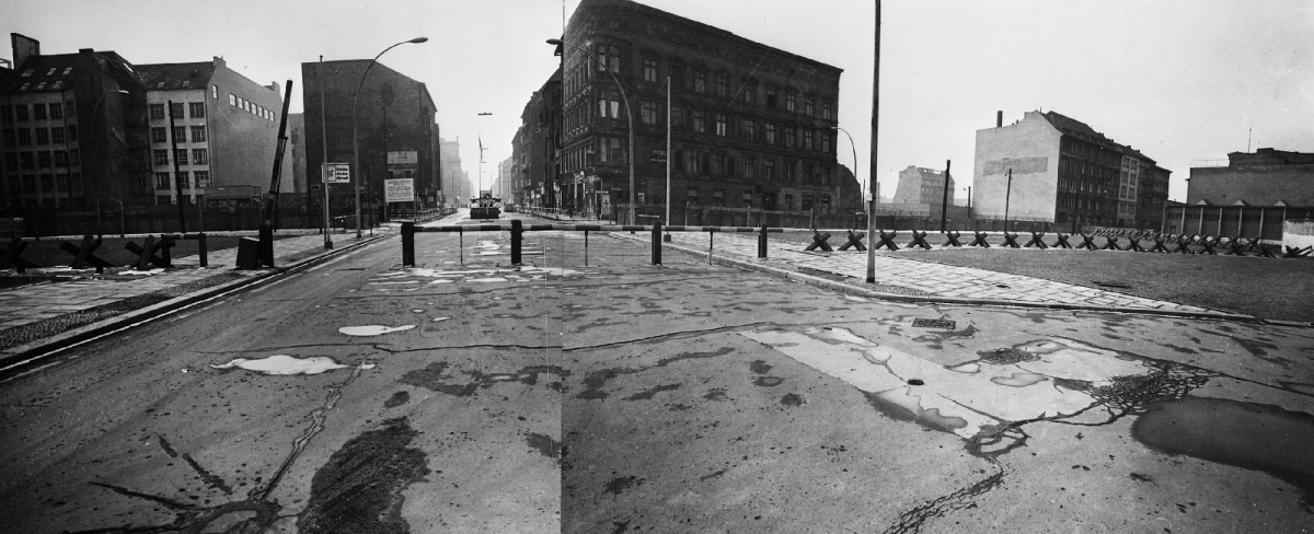 Panoramic view towards West Berlin, in the background the control booth, horizontal GDR barriers and tank traps.