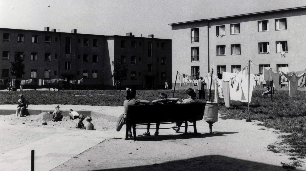 Alltägliche Szene im Notaufnahmelager Marienfelde zwischen 1960-62