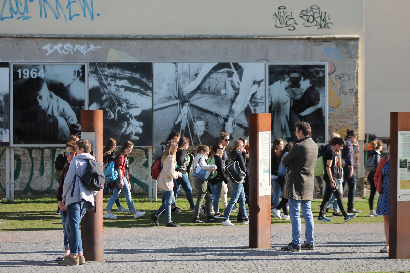 Visitors at the Berlin Wall Memorial
